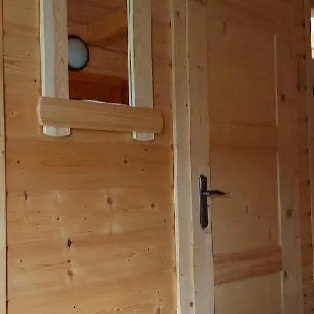 Vo Dvore Feriehus Osturna