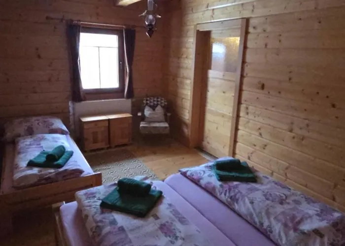 Vo Dvore בית נופש Osturna